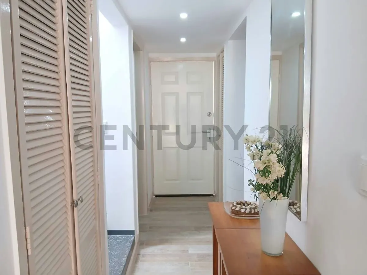 Townhouse Moderno Estilo Europeo en La Mira cerca de Playa El Agua (Oportunidad) - 12