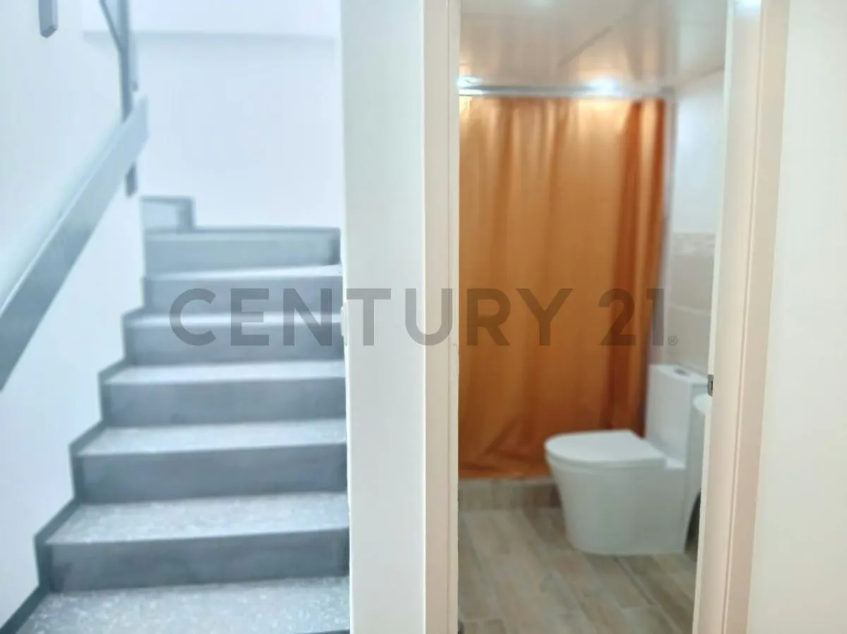 Townhouse Moderno Estilo Europeo en La Mira cerca de Playa El Agua (Oportunidad) - 13