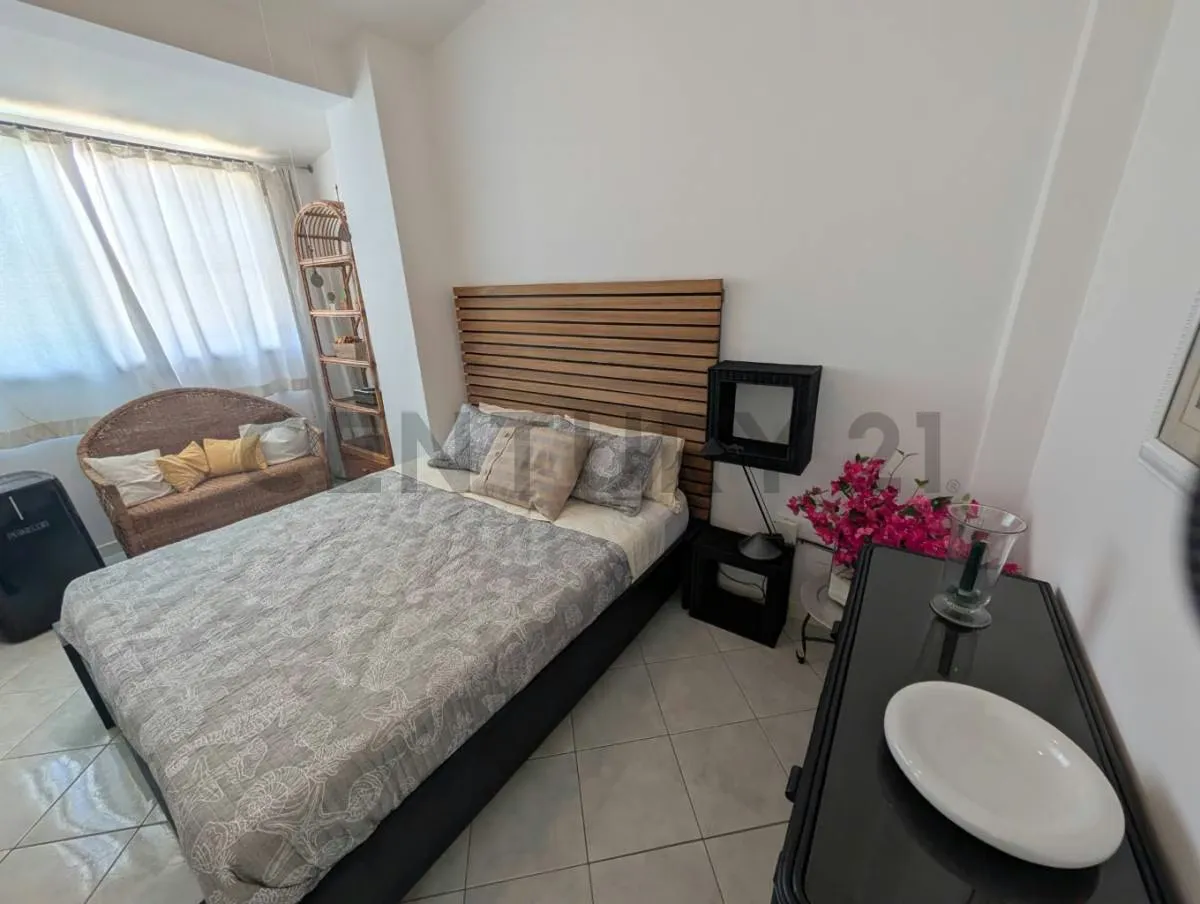 Townhouse Moderno Estilo Europeo en La Mira cerca de Playa El Agua (Oportunidad) - 19