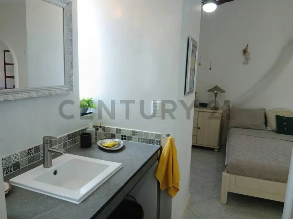 Townhouse Moderno Estilo Europeo en La Mira cerca de Playa El Agua (Oportunidad) - 25