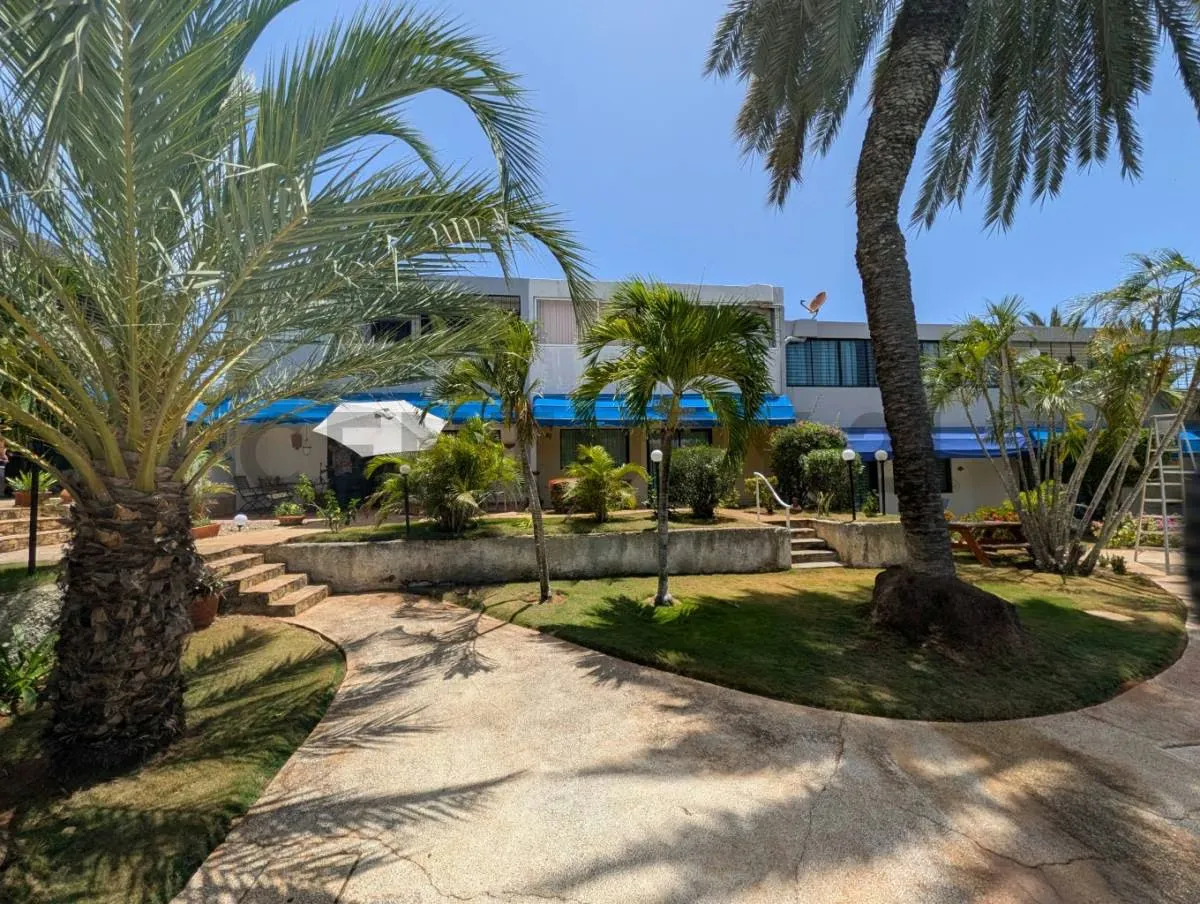 Townhouse Moderno Estilo Europeo en La Mira cerca de Playa El Agua (Oportunidad) - 38