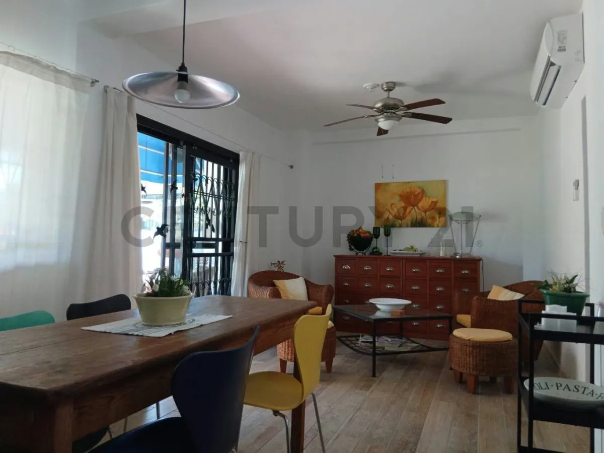 Townhouse Moderno Estilo Europeo en La Mira cerca de Playa El Agua (Oportunidad) - 4