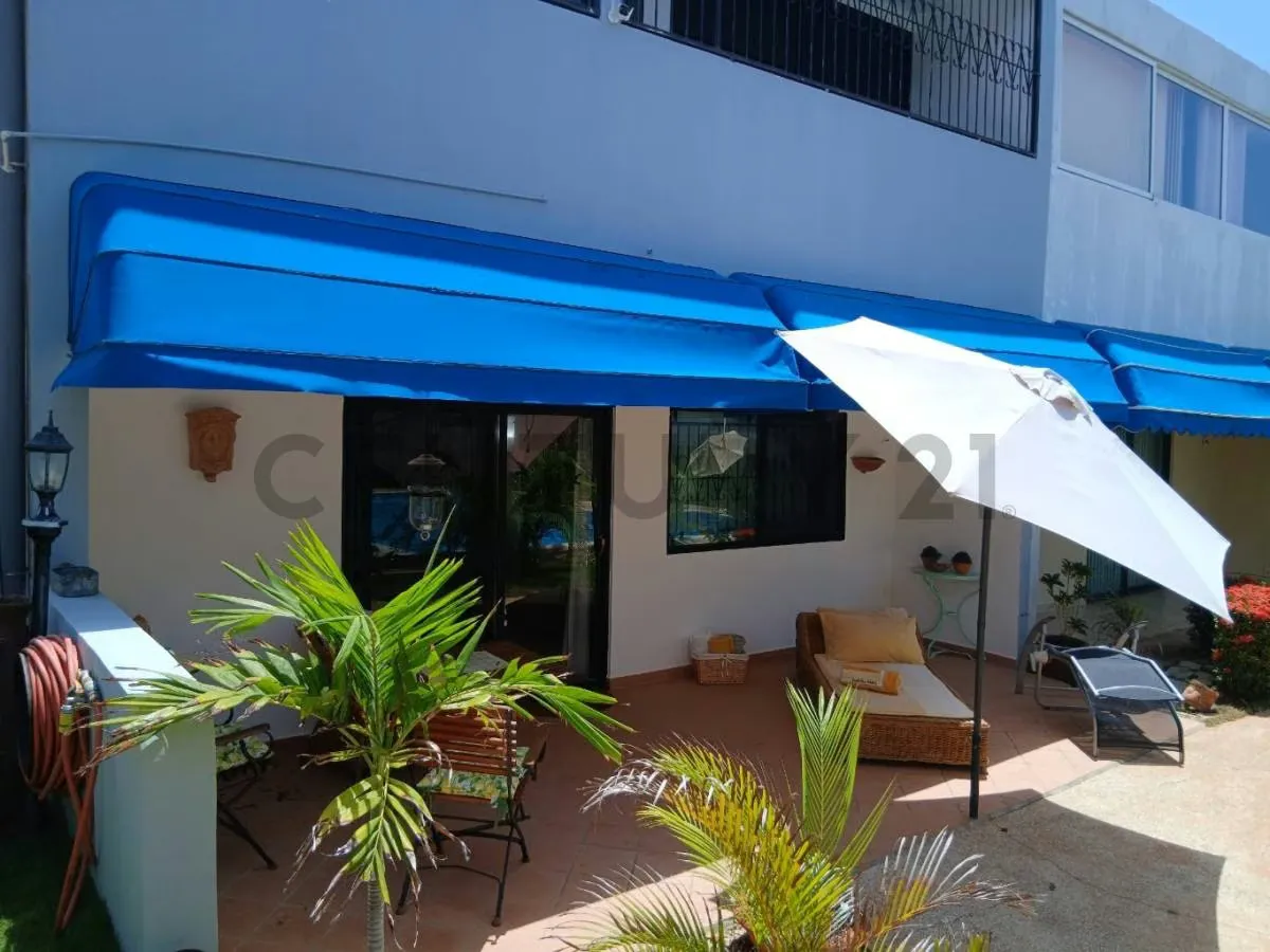 Townhouse Moderno Estilo Europeo en La Mira cerca de Playa El Agua (Oportunidad) - 41