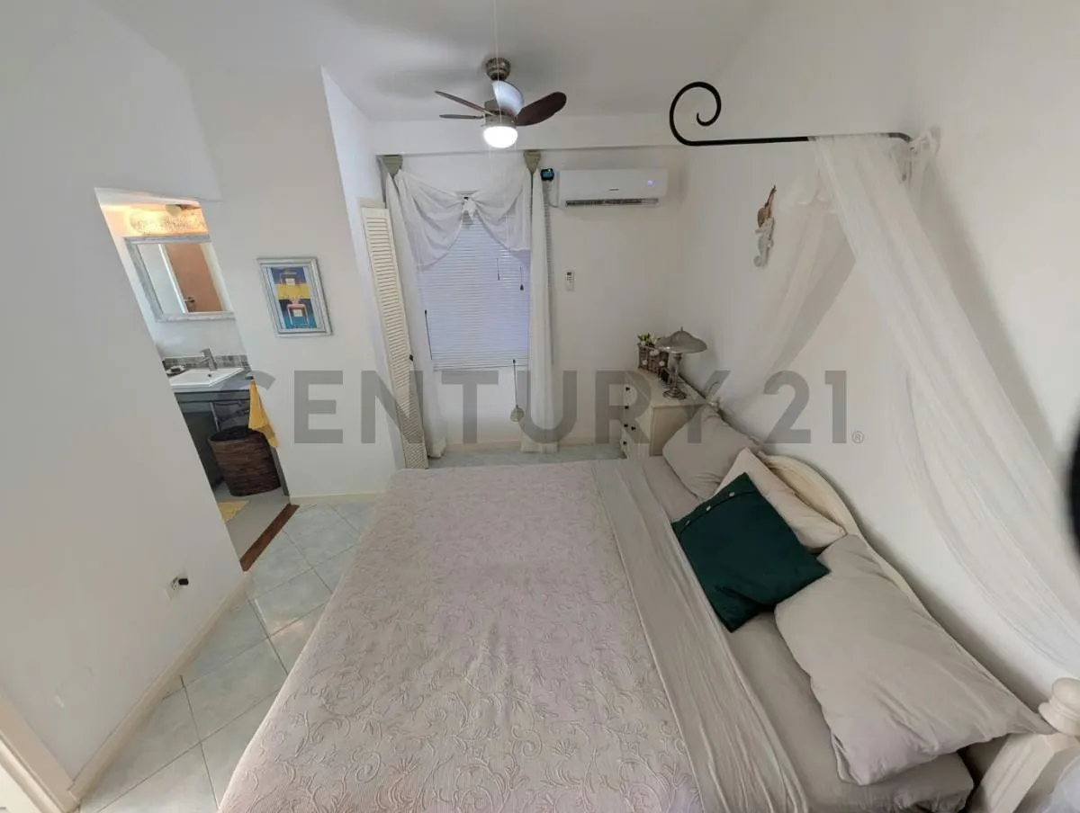 Townhouse Moderno Estilo Europeo en La Mira cerca de Playa El Agua (Oportunidad) - 46