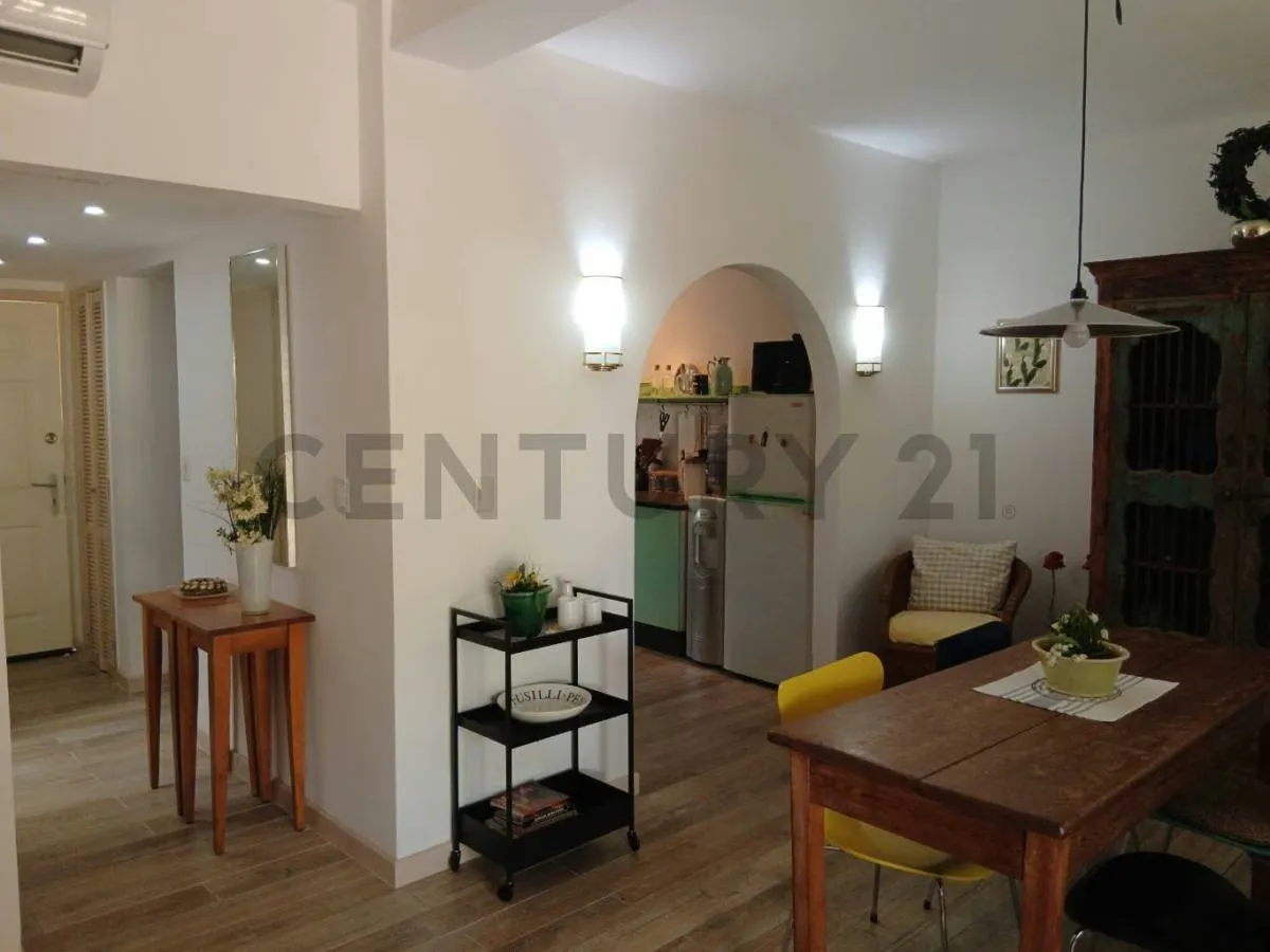 Townhouse Moderno Estilo Europeo en La Mira cerca de Playa El Agua (Oportunidad) - 5