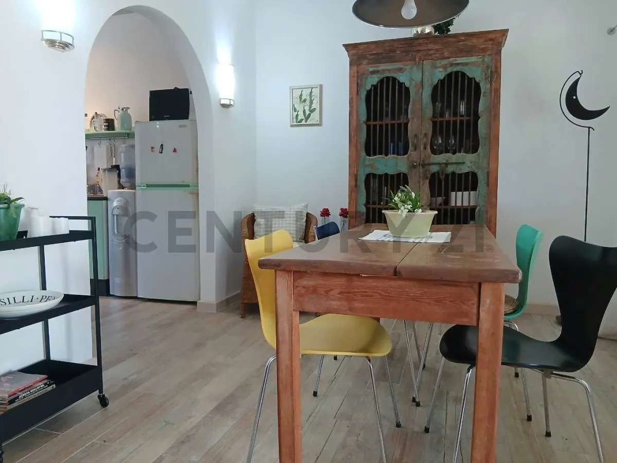 Townhouse Moderno Estilo Europeo en La Mira cerca de Playa El Agua (Oportunidad) - 7