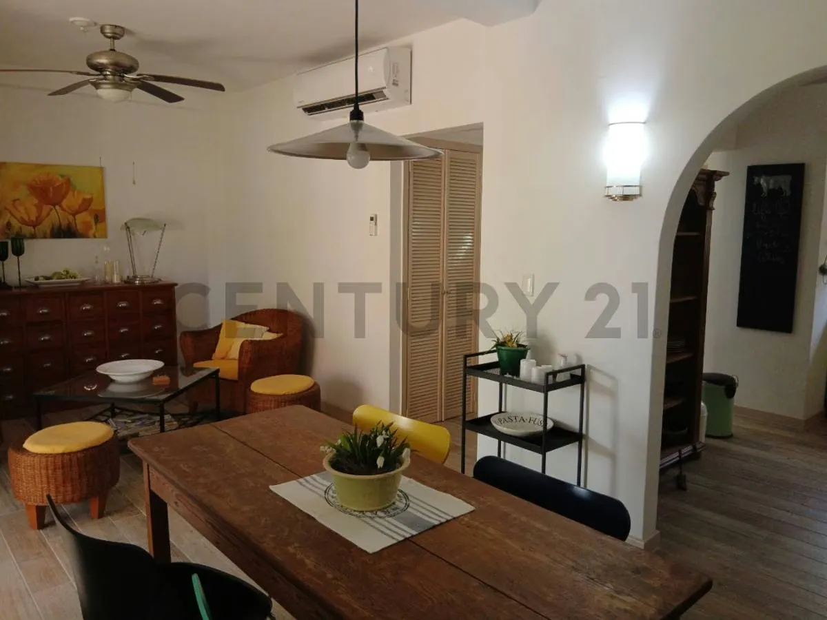 Townhouse Moderno Estilo Europeo en La Mira cerca de Playa El Agua (Oportunidad) - 8