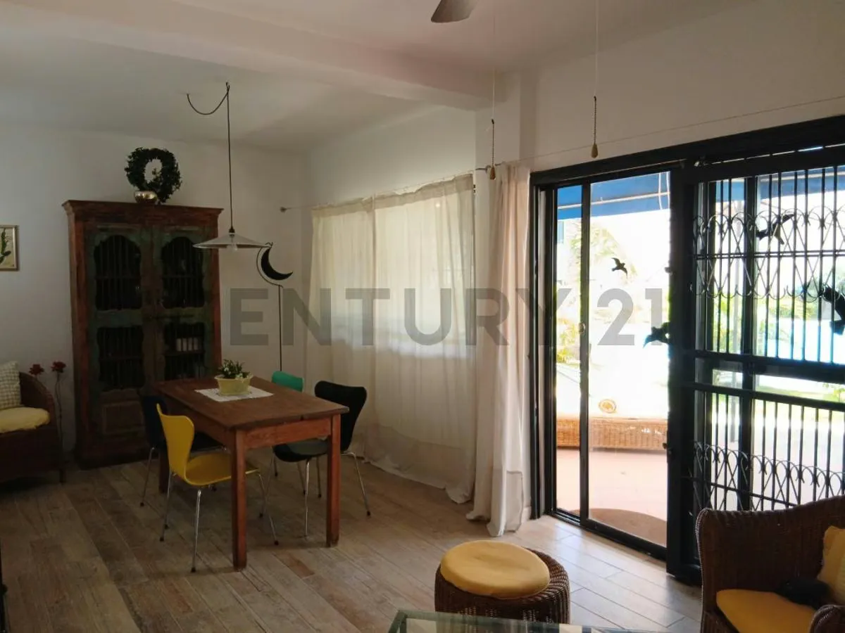 Townhouse Moderno Estilo Europeo en La Mira cerca de Playa El Agua (Oportunidad) - 10