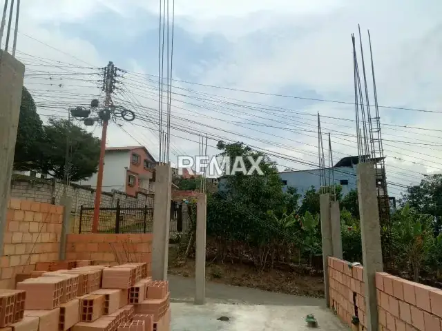 VENTA DE TERRENO CON AVANCES DE CONSTRUCCION EL LA LAGUNA DE PALMIRA