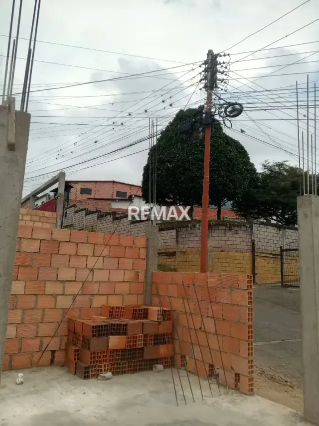 VENTA DE TERRENO CON AVANCES DE CONSTRUCCION EL LA LAGUNA DE PALMIRA - 3