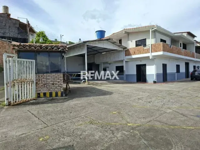 Local Comercial en Alquiler Vía Ppal. De Patiecitos - 2