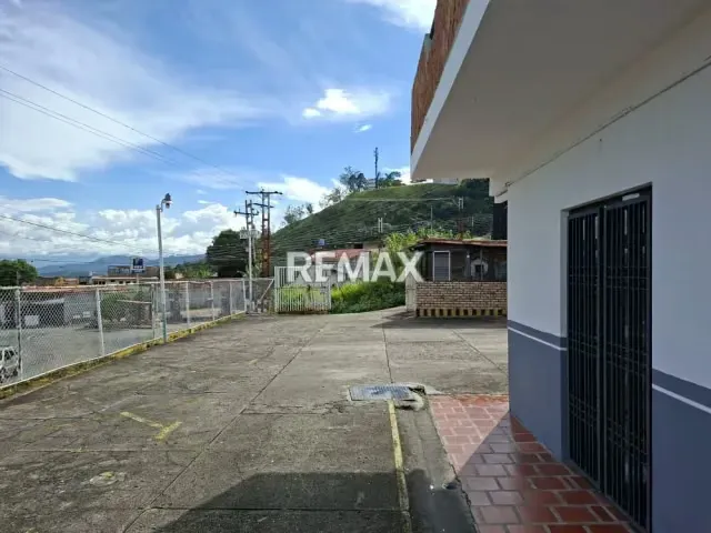 Local Comercial en Alquiler Vía Ppal. De Patiecitos - 5