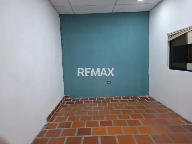 Local Comercial en Alquiler Vía Ppal. De Patiecitos - 9