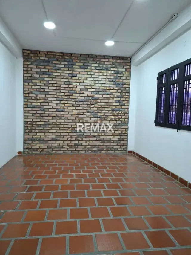 Local Comercial en Alquiler Vía Ppal. De Patiecitos - 10
