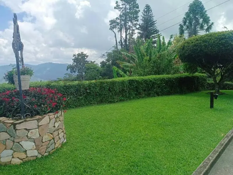 venta de hermoso chalet en el faro, San Antonio de Los Altos - 2