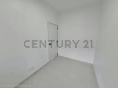 Apartamento en Planta Baja Remodelado con Patio Privado en Villas La Estancia - 3