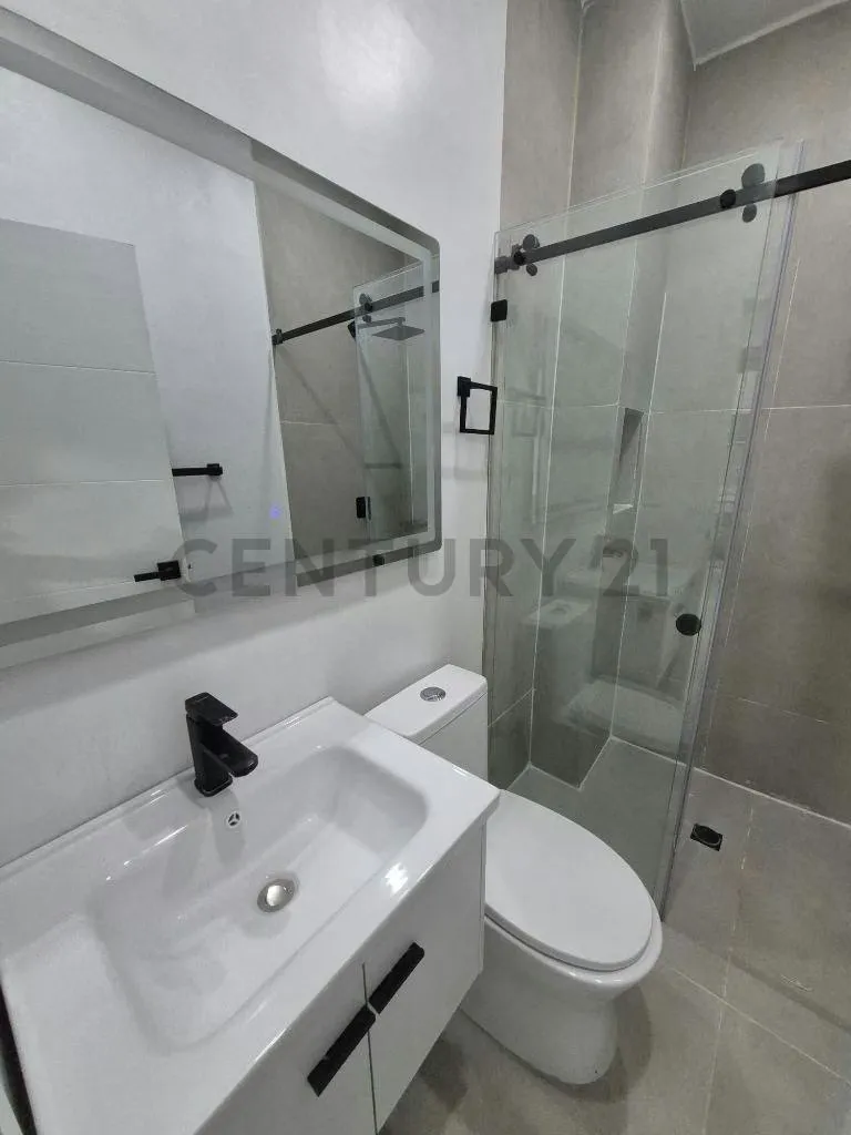 Apartamento en Planta Baja Remodelado con Patio Privado en Villas La Estancia - 4