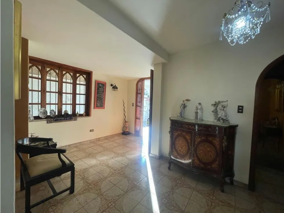 Vendo Quinta de 3 Niveles En Lomas de Prados del Este para Actualizar - 11