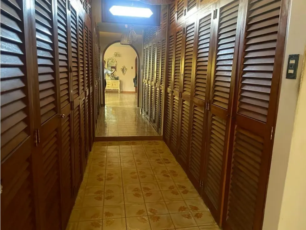Vendo Quinta de 3 Niveles En Lomas de Prados del Este para Actualizar - 17