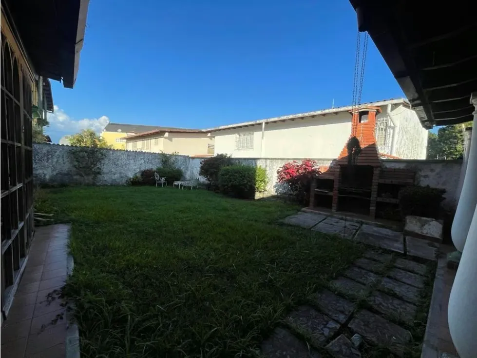 Vendo Quinta de 3 Niveles En Lomas de Prados del Este para Actualizar - 3