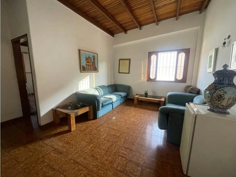 Vendo Quinta de 3 Niveles En Lomas de Prados del Este para Actualizar - 10