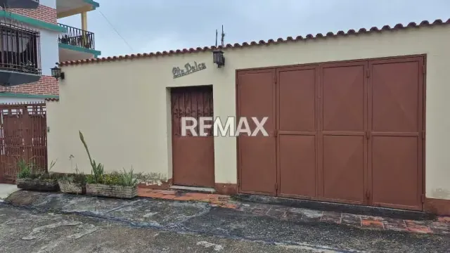 Venta Casa Multifamiliar de 2 niveles en el Km 12