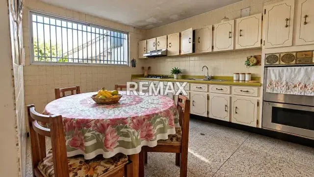 Casa Quinta en Venta San Luis de El Cafetal | 427 m² Terreno | Excelente Potencial y Vista Panorámica - 4