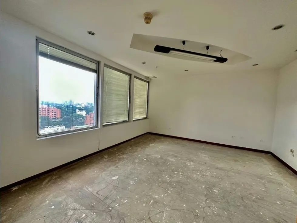 Se alquila oficina 220m2 2b/5p Las Mercedes - 2