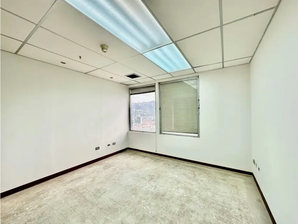 Se alquila oficina 220m2 2b/5p Las Mercedes - 11