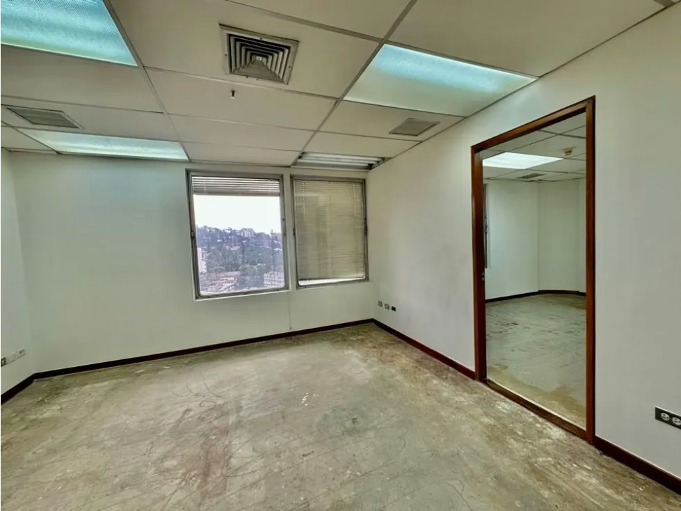 Se alquila oficina 220m2 2b/5p Las Mercedes - 12