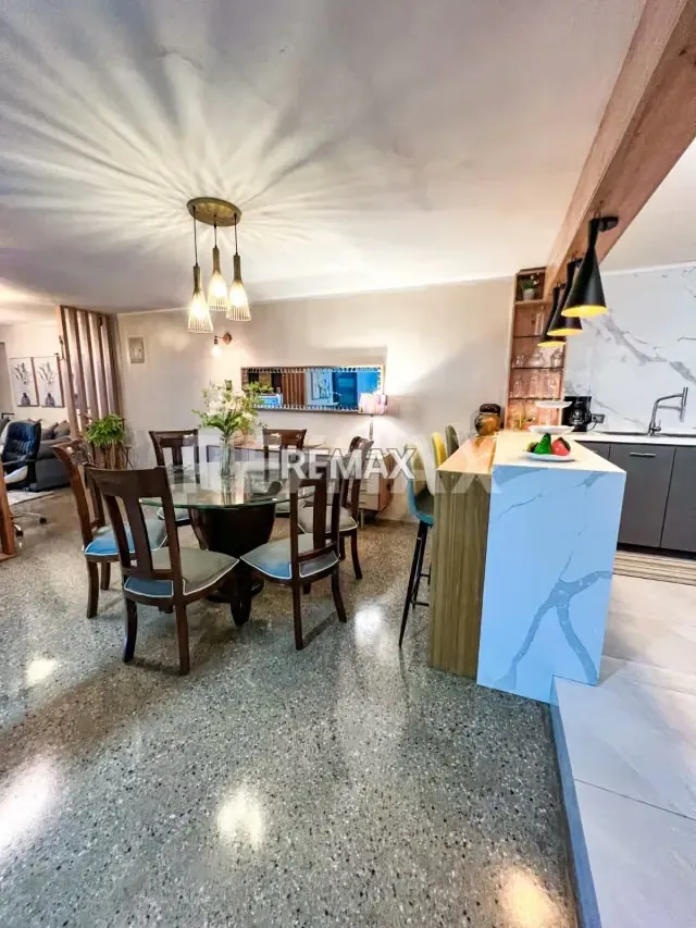 Casa amoblada actualizada en venta en San Francisco - 12