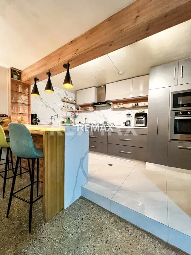 Casa amoblada actualizada en venta en San Francisco - 9