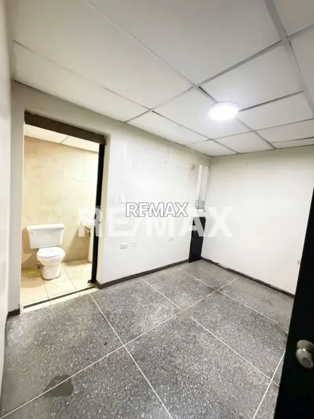 Local Comercial en Alquiler Av. La Limpia - 6