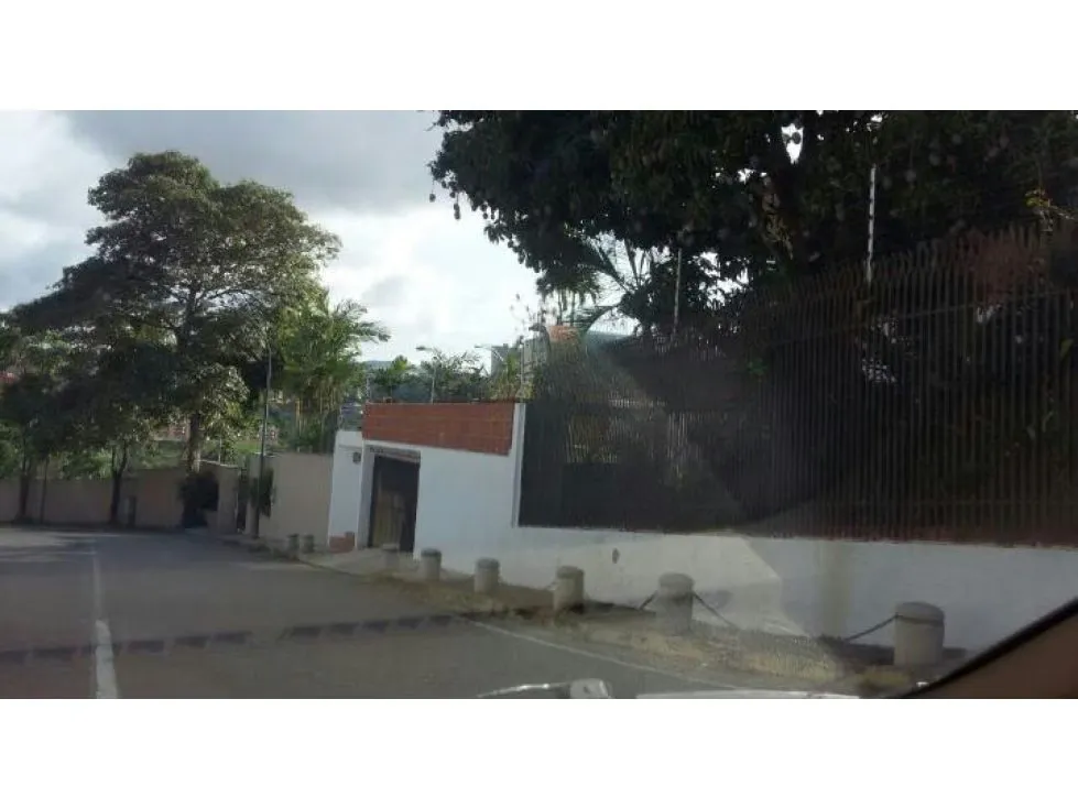 Vendo casa 1170m2 7h/8b/4p Colinas de Tamanaco 4098