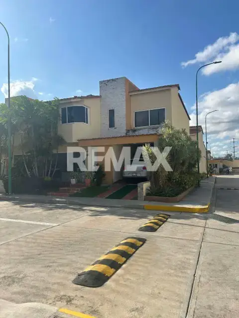 VENTA CASA EN URB. VILLAS PARIS, CABUDARE