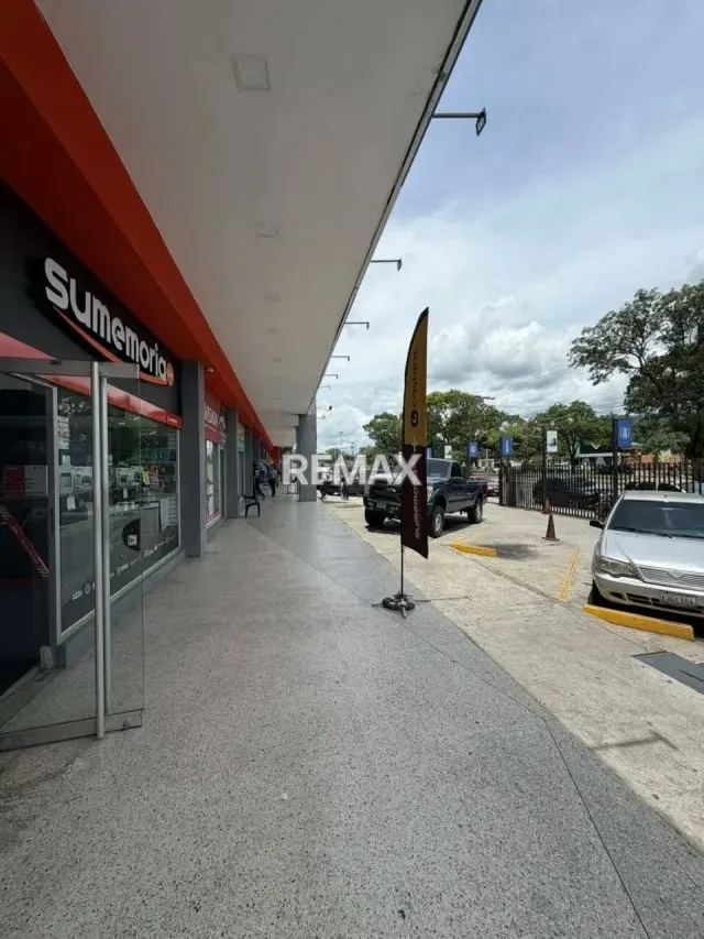 En Venta Local Comercial Freemarket 44 mtrs2 Fachada principal - 4
