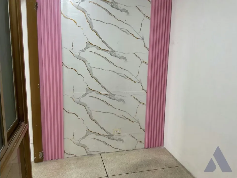 Alquilo oficina 20m2 Los Dos Caminos 9597 - 8