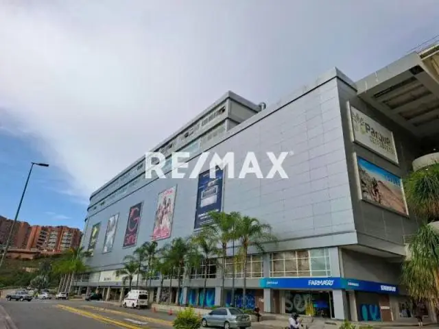 En alquiler Local comercial en obra gris de 101,12 mts 2 en el Centro Comercial Parque Cerro Verde