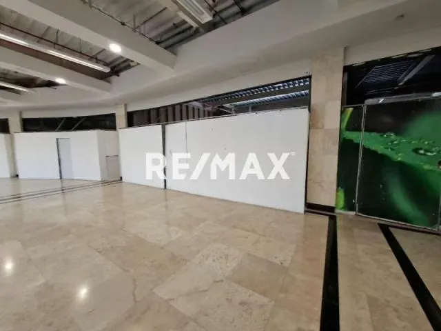 En alquiler Local comercial en obra gris de 101,12 mts 2 en el Centro Comercial Parque Cerro Verde - 3