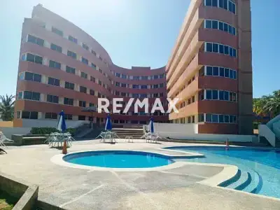 VENDE APARTAMENTO DÚPLEX DE 113M2 EN EL EDIFICIO RESIDENCIAL GUARUJA TUCACAS.