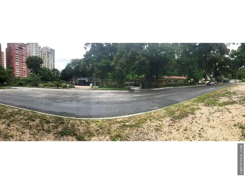 Terreno comercial residencial en venta cerca Av Bolívar Norte