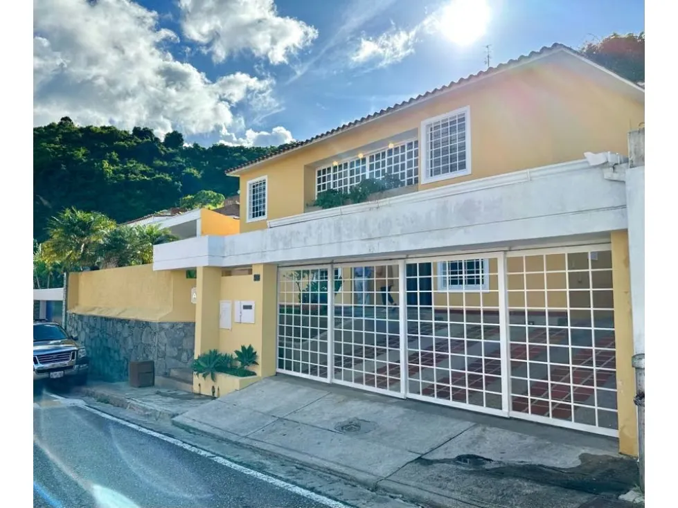 Vendo casa calle cerrada 450m2 Prados del Este 5395