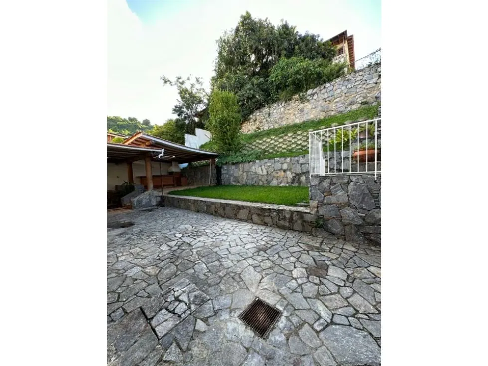 Vendo casa calle cerrada 450m2 Prados del Este 5395 - 12