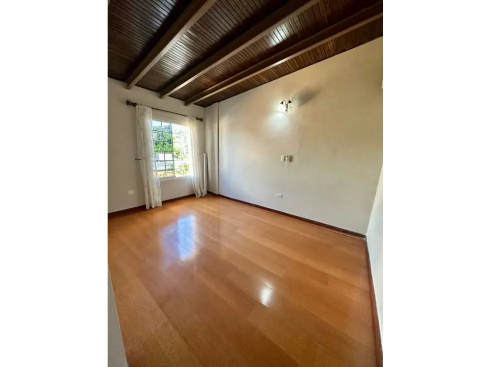 Vendo casa calle cerrada 450m2 Prados del Este 5395 - 18
