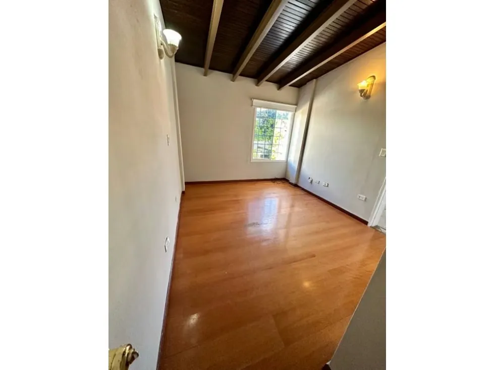 Vendo casa calle cerrada 450m2 Prados del Este 5395 - 20