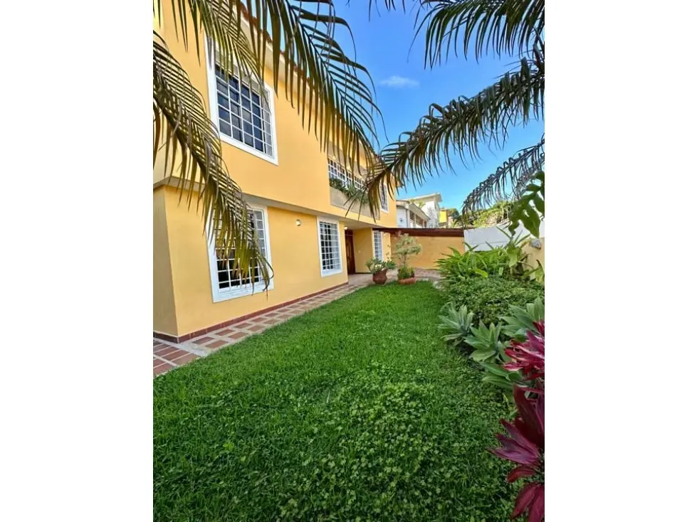 Vendo casa calle cerrada 450m2 Prados del Este 5395 - 24