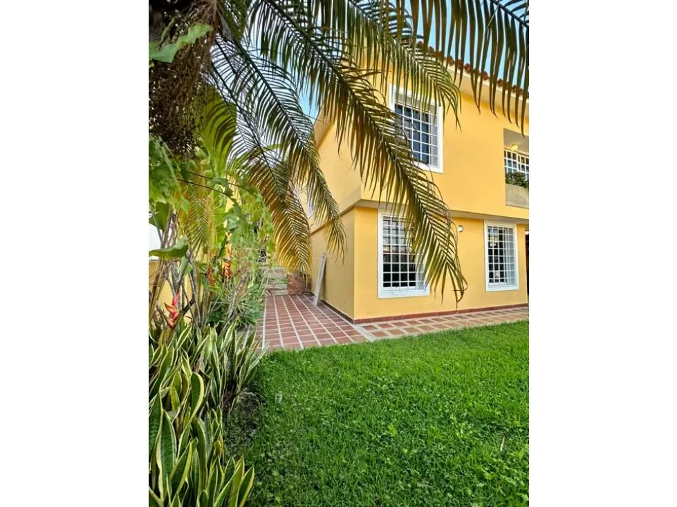 Vendo casa calle cerrada 450m2 Prados del Este 5395 - 25