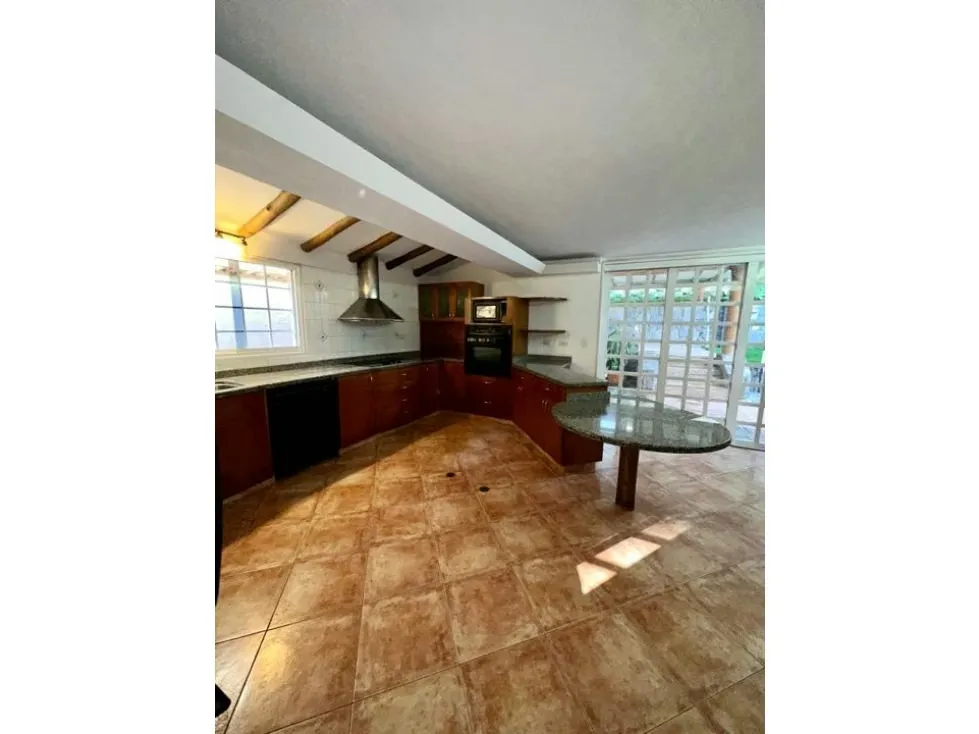 Vendo casa calle cerrada 450m2 Prados del Este 5395 - 5