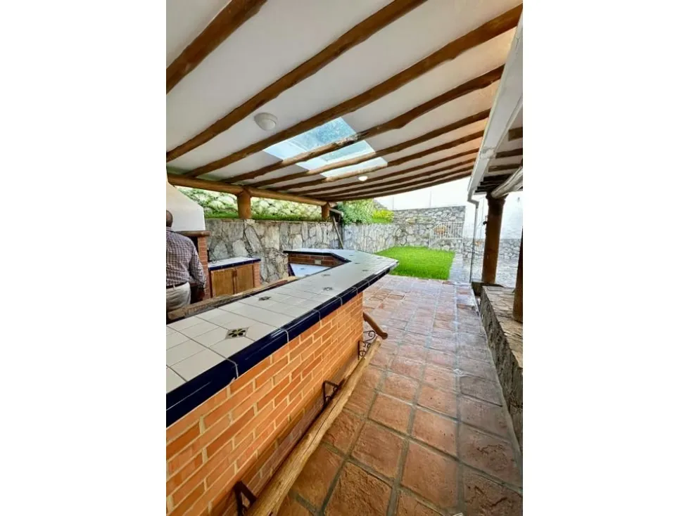 Vendo casa calle cerrada 450m2 Prados del Este 5395 - 9