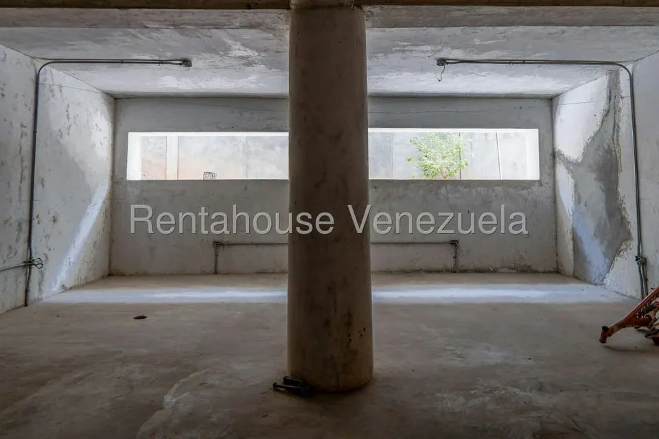 Casa (Multipes Niveles) en Venta en Prados del Este, Distrito Metropolitano - 28